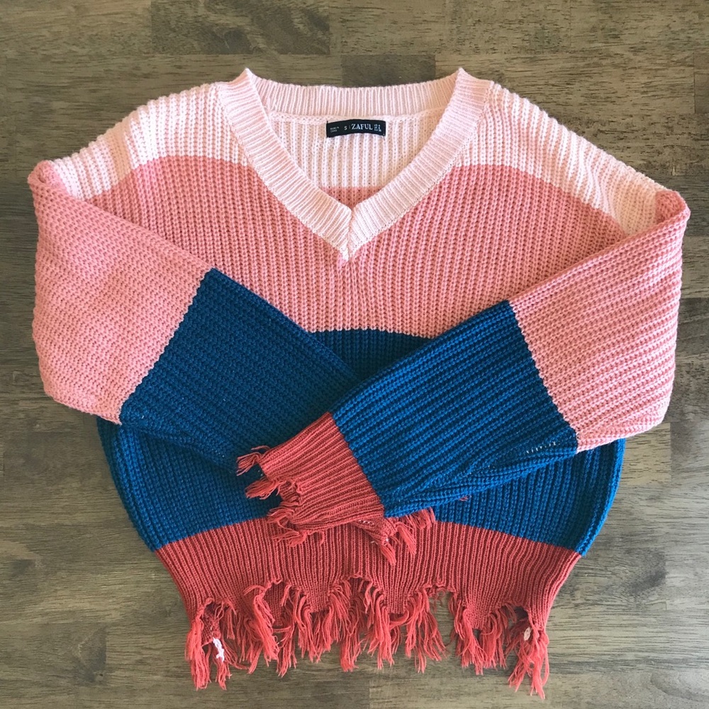 Women’s frayed hem sweater